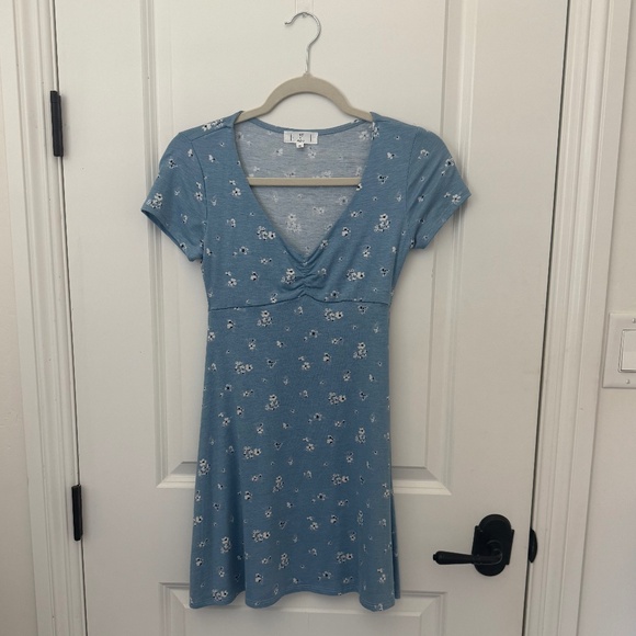 2 for $16- Tilly’s Ivy and Main Blue Floral Dress. Size XS - Picture 1 of 3